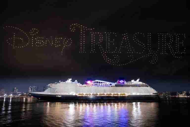 Disney Treasure: el nuevo crucero ya fue bautizado y hará viajes por el Caribe desde el próximo 21 de diciembre.