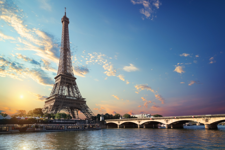 ¿Viajas a Francia? Qué debes saber sobre las protestas, los vuelos y el transporte