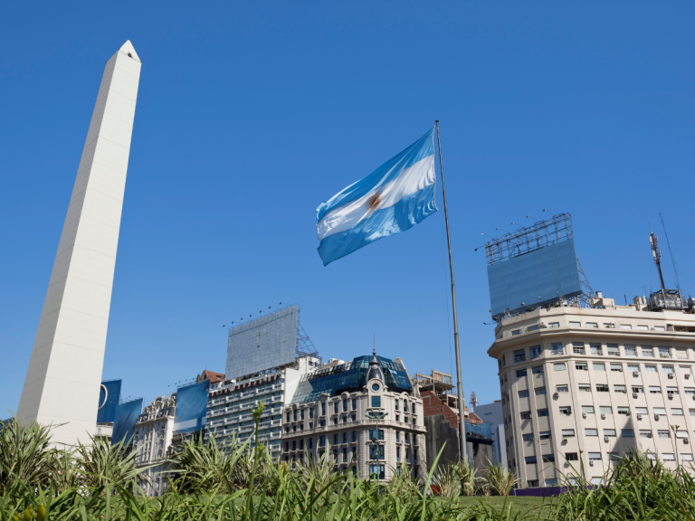 Argentina endurece su normativa migratoria: todo lo que deben saber los viajeros chilenos en 2025