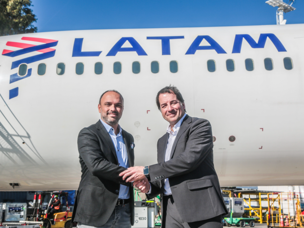 LATAM Pass y Aramco firman histórica alianza: ahora se acumularán millas al cargar combustible en más de 300 estaciones en Chile