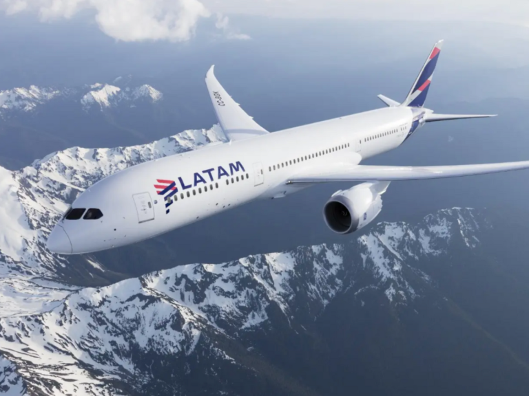 LATAM tendrá Wi-Fi en sus vuelos de larga distancia a partir de 2026