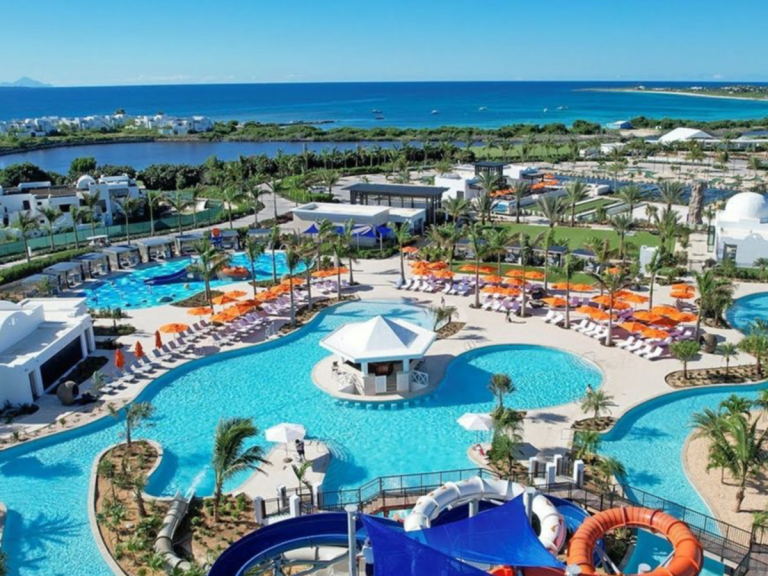 Diversión bajo el sol: el nuevo Aurora Water Park convierte Anguila en el paraíso familiar del Caribe