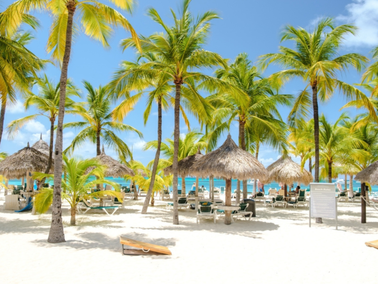 Descubre el Otro Caribe: 5 Destinos Poco Conocidos con Playas Cristalinas y Cultura Local para Escapar del Turismo Masivo