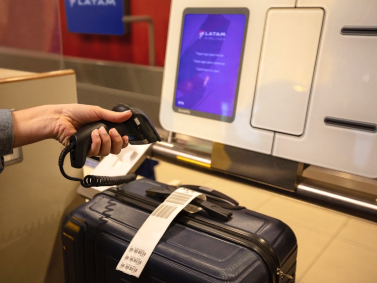 LATAM habilita la opción de seguir maleta con AirTag