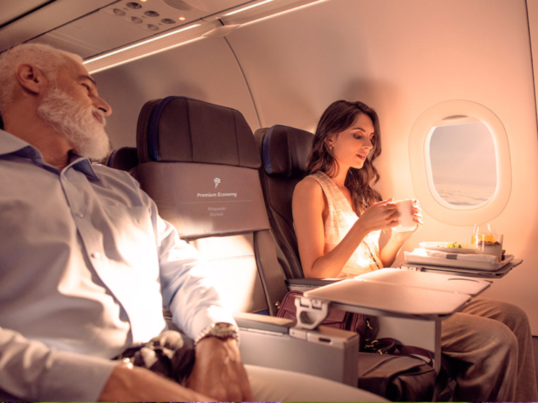 LATAM actualiza su programa Pass: ahora podrás canjear upgrades de cabina con millas desde septiembre 2025