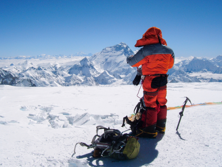 Nuevo requisito para escalar el Everest: Nepal exigirá haber escalado un 7.000 en el país