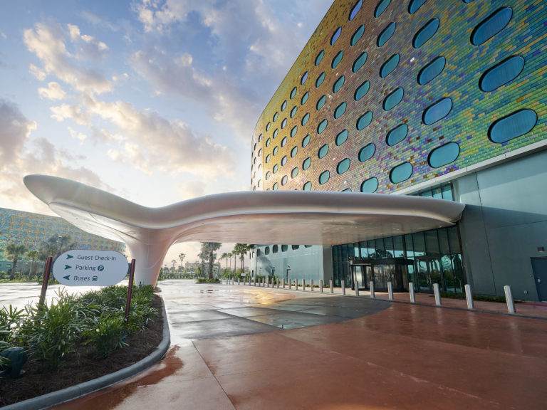 Universal Terra Luna Resort celebra a sus primeros huéspedes en el día de la inauguración del nuevo Hotel de Universal Orlando