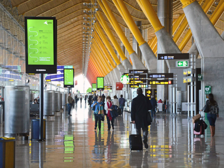 Plaga de chinches en Barajas: trabajadores y turistas en alerta en la T4