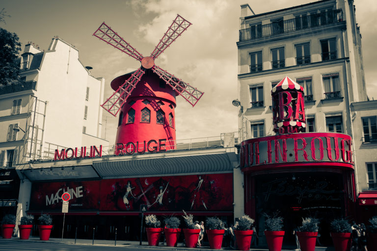 El icónico Moulin Rouge de París cerrará sus puertas para transformarse en una moderna sala de conciertos
