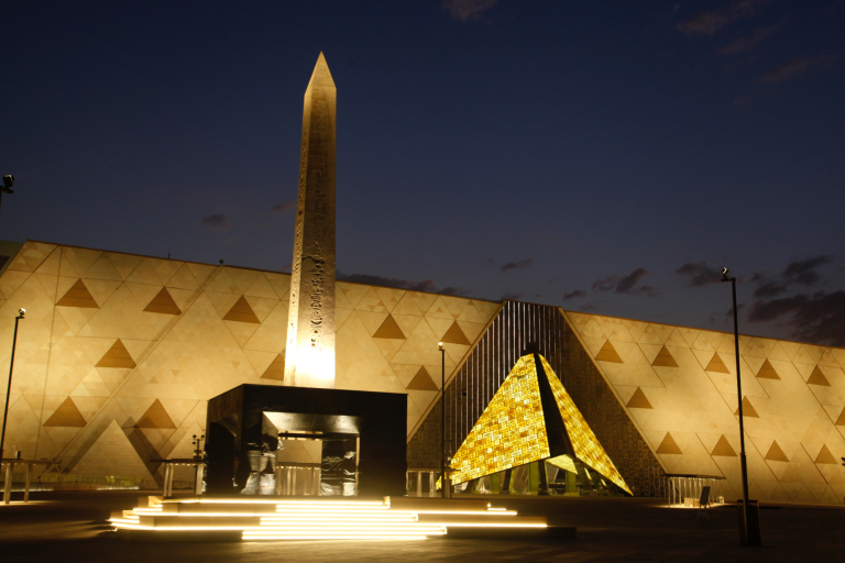Egipto inaugura el Gran Museo Egipcio: una maravilla moderna frente a las Pirámides de Giza