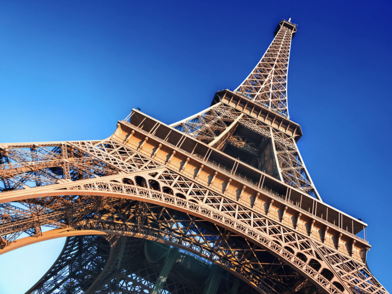 Torre Eiffel cierra su cima temporalmente por enero